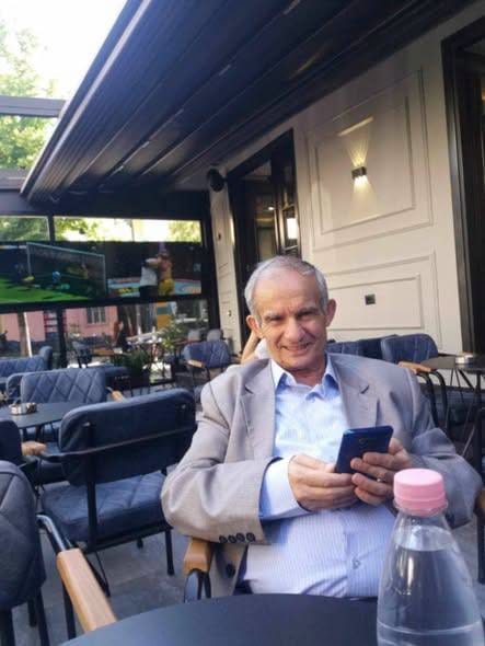 Në foto shkrimtari Piro Millona Minella..Ai tashmë me nënyrën e tij të veçantë të të shkruarit është bërë i dashur
